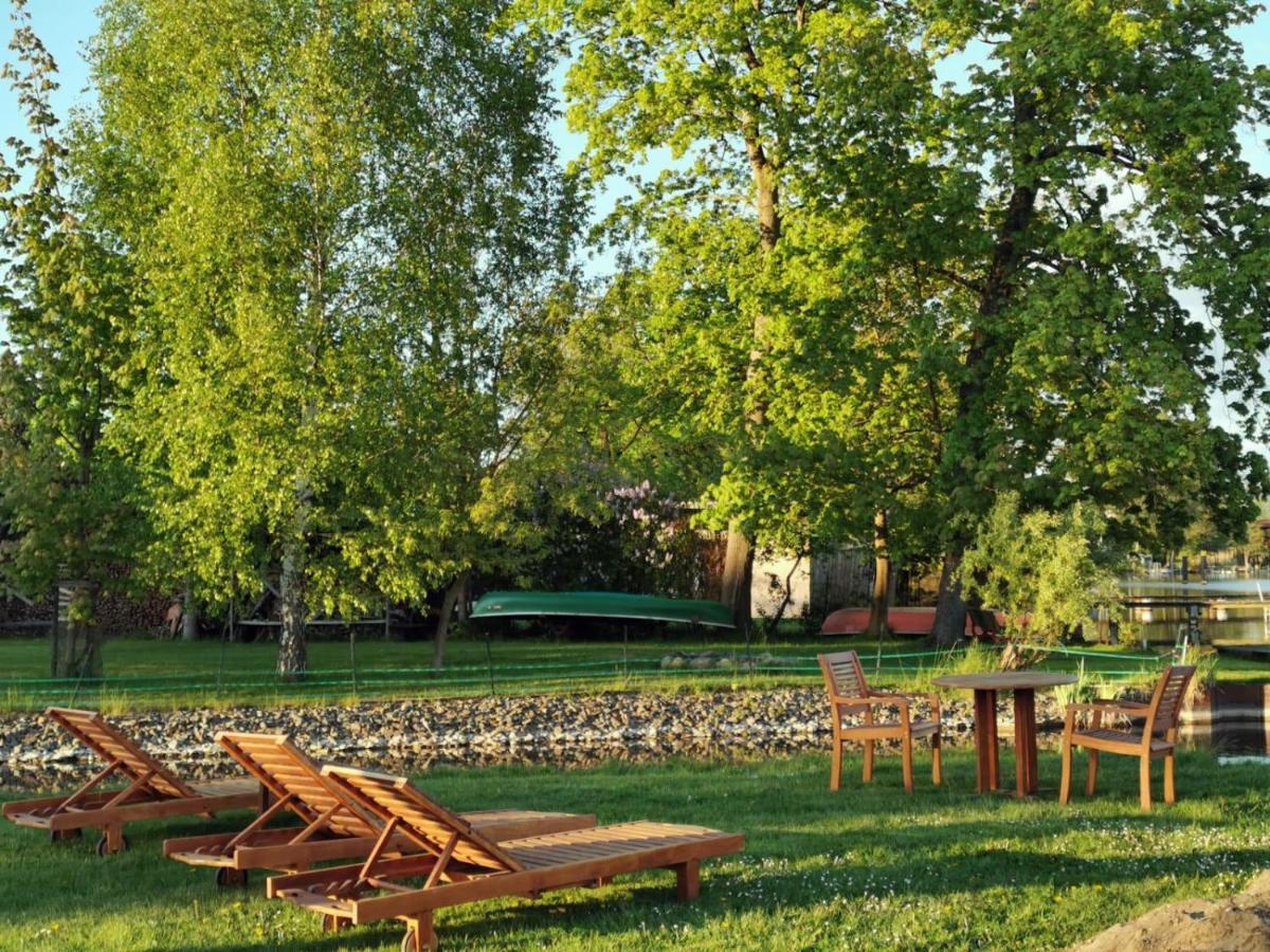 Schoene 3Zimmer Ferienwohnung Direkt Am Baalensee Fürstenberg-Havel Exterior foto